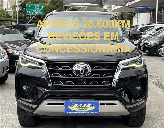 TOYOTA HILUX SW4 2.8 D-4D TURBO DIESEL SRX 7L 4X4 AUTOMÁTICO TOYOTA HILUX SW4 2.8 D-4D TURBO DIESEL SRX 7L 4X4 AUTOMÁTICO